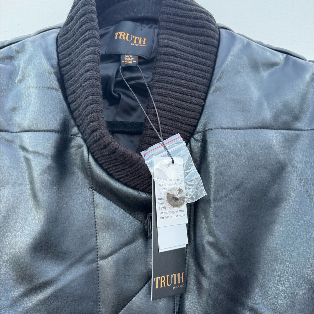Women's Black Faux leather Vest with pockets - Picture 4 of 4